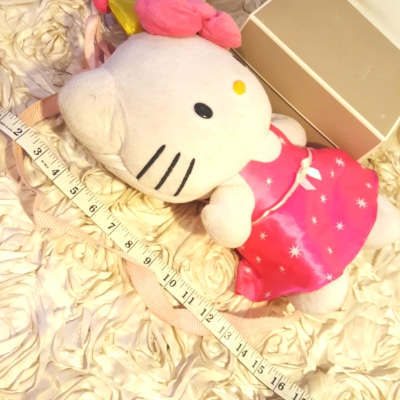 Hello Kitty Princess Plush - Picture 3 of 12